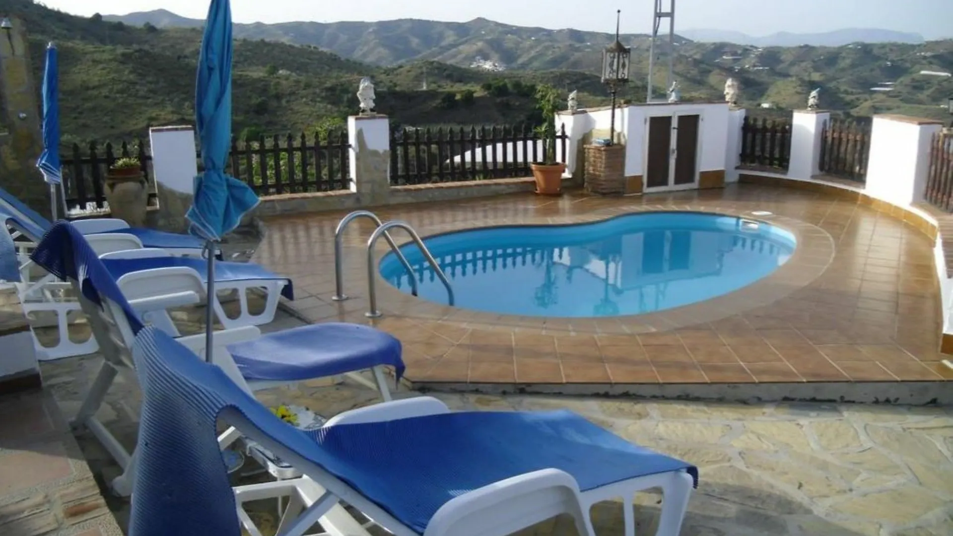 Malaga 101284 2 Bedroom Holiday Home By Mo Rentals Velez Malaga 0*,